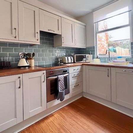 Charming Victorian Cottage Steps From Historic Chester - Free Parking Bagian luar foto