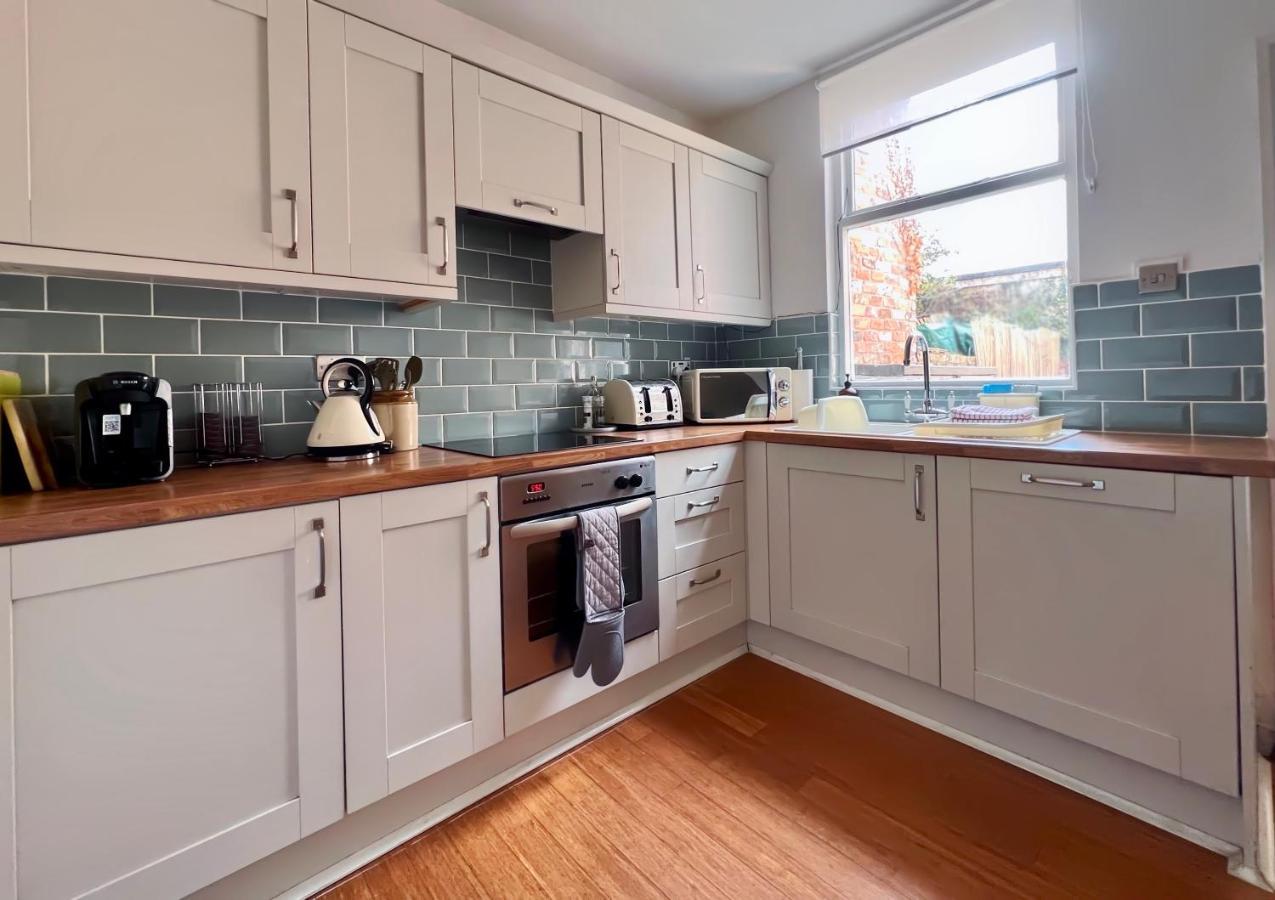 Charming Victorian Cottage Steps From Historic Chester - Free Parking Bagian luar foto